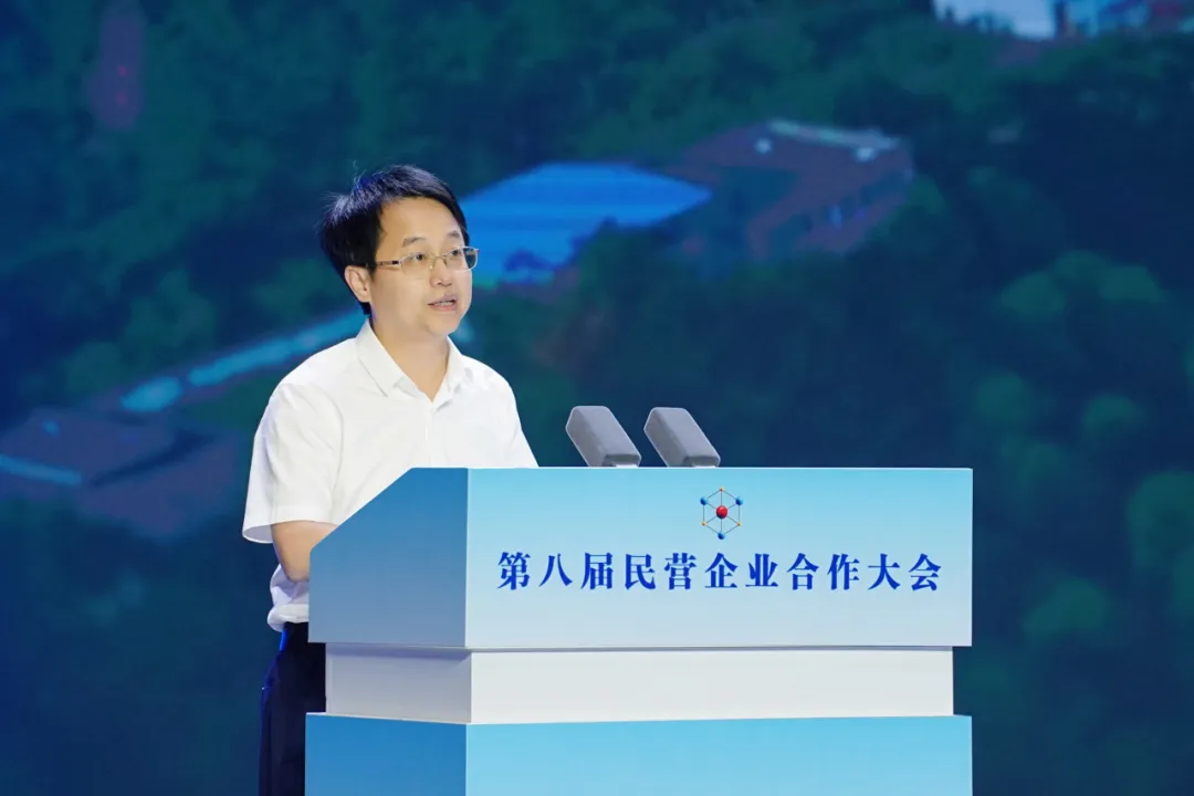 德康集团董事长王德根应邀出席大会并作主题演讲